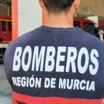 Un vecino de Lorca intoxicado por humo tras un incendio en su vivienda