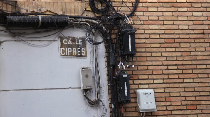 Extintores y desidia: lo que de verdad quema en Barcelona