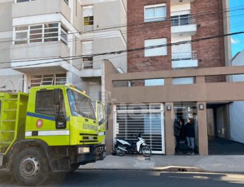 bomberos lograron controlar un incendio en la cocina de un departamento