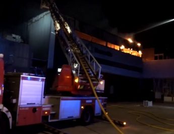 Controlado el incendio en naves cárnicas de Vic (Barcelona)