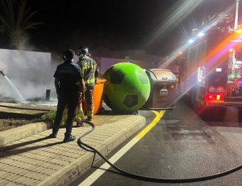 Incendio en Tinajo: bomberos intervienen