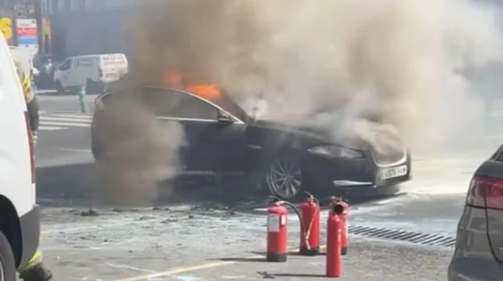 Incendio en un coche en Pocomaco, A Coruña: importancia de la prevención