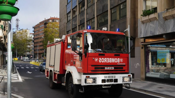 Hombre resulta herido al intentar apagar un incendio en la cocina de un restaurante en la Plaza de la Fuente