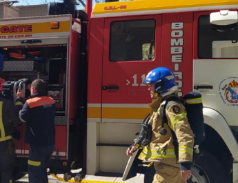 Casa en Aguiño arde tras olvidar una sartén al fuego de la cocina