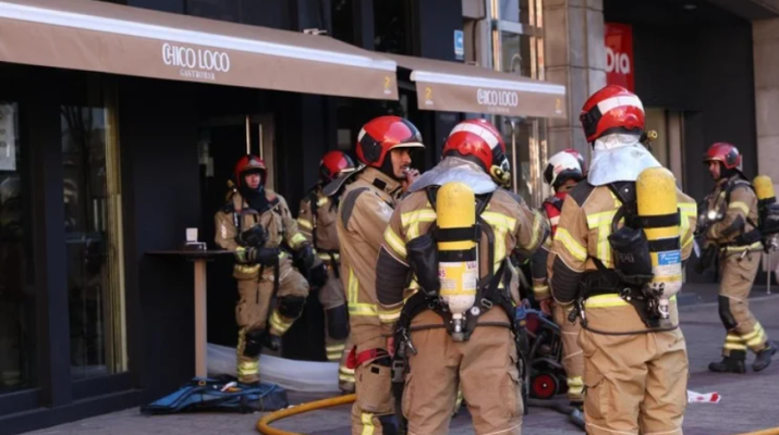 Bomberos controlan incendio en restaurante de La Circular