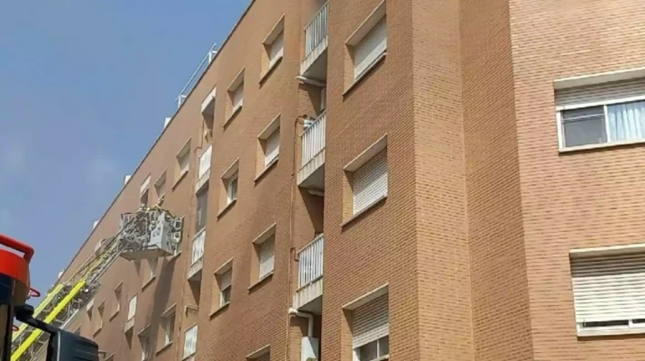 Incendio en tienda de electrodomésticos en Tarragona obliga a evacuar a vecinos