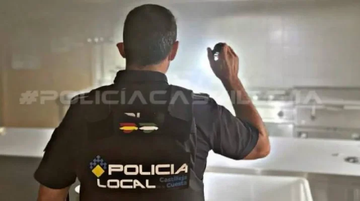 Incendio en un centro de mayores de Castilleja: la cocina, totalmente calcinada por las llamas