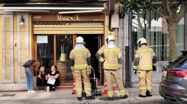 Incendio en Oviedo: un bar de la calle González Besada reabre el debate