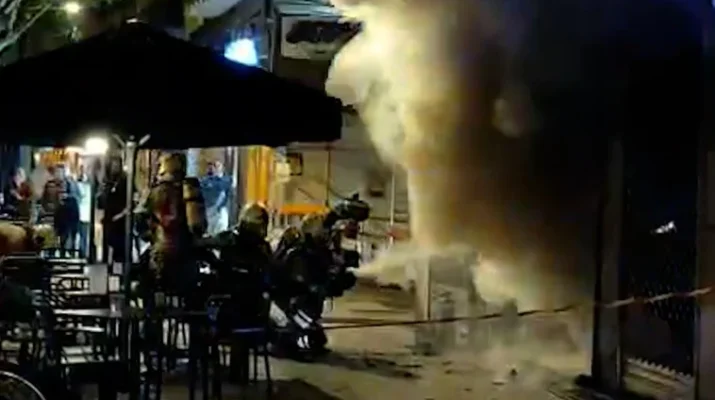 Incendio en un bar de Amara provoca gran alarma y reabre el debate sobre la seguridad en cocinas industriales