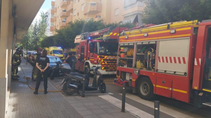 Incendio en el centro de Ibiza deja dos mujeres heridas y varias mascotas rescatadas
