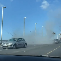 El puente del centenario en Sevilla colapsado por culpa de un incendio y una colisión
