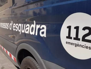 Tres heridos graves y uno leve en un incendio en un edificio de Sant Adrià del Besòs