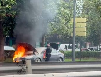 Un coche se incendia en la avenida de Catalunya de Valencia: La importancia de la prevención y el uso de extintores en incidentes vehiculares