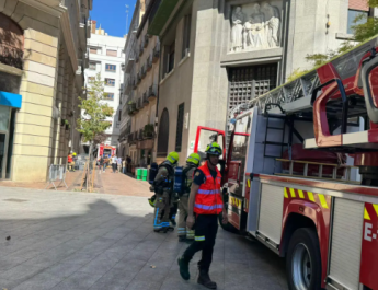 Gran susto en el centro: un incendio en la cocina obliga a evacuar el Asador Pasiego