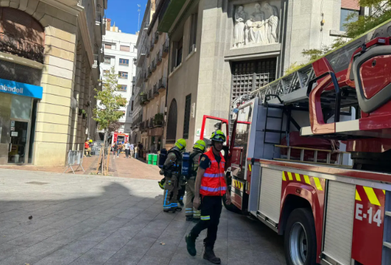 Gran susto en el centro: un incendio en la cocina obliga a evacuar el Asador Pasiego