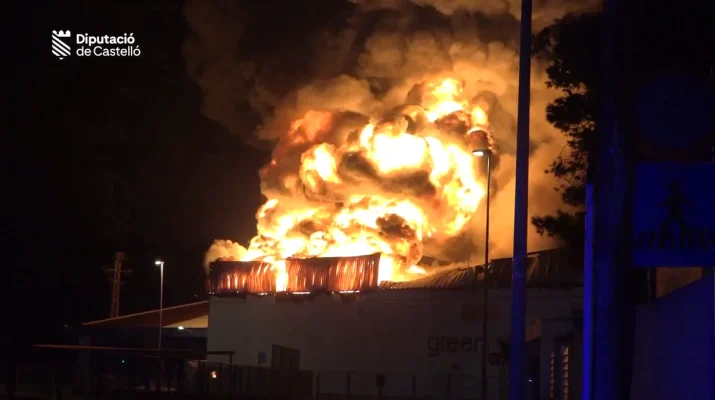 Incendio industrial en Almassora: análisis profundo y medidas avanzadas de seguridad. Impacto real del fuego