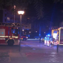 Incendio en una cocina de tres pisos deja cuatro heridos en una jornada complicada para los Bombers en Catalunya