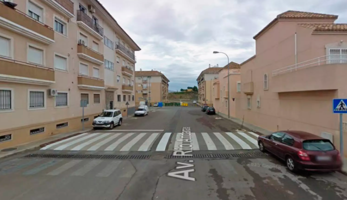 Un incendio en un garaje de Huércal fuerza el desalojo preventivo de una treintena de personas