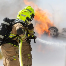 Importante incendio en una nave de forrajes en La Puebla de Alfindén moviliza a los bomberos