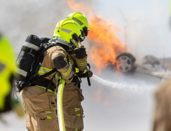 Importante incendio en una nave de forrajes en La Puebla de Alfindén moviliza a los bomberos