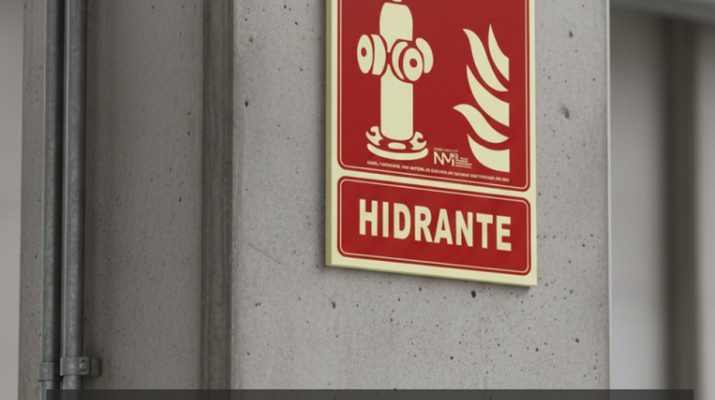 Qué señal de hidrante comprar para cumplir normativa en 2025: Importancia de la señalización reglamentaria en 2025.