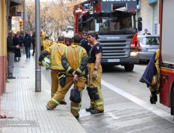 Última hora: Declarado un aparatoso incendio en el barrio de Es Fortí. Un suceso que activó todos los protocolos de emergencia.