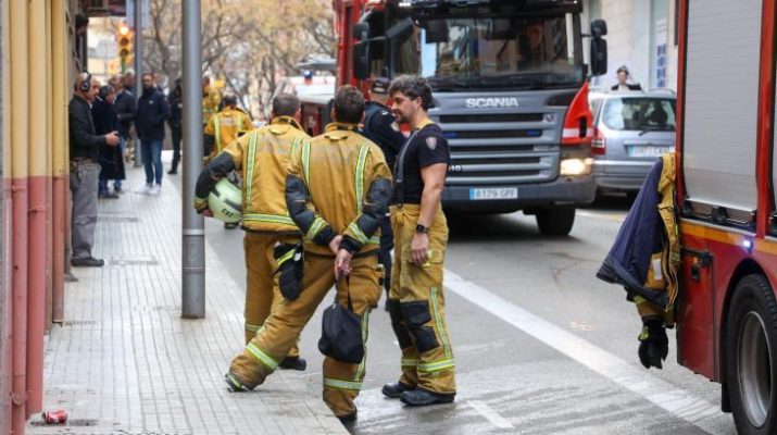 Última hora: Declarado un aparatoso incendio en el barrio de Es Fortí. Un suceso que activó todos los protocolos de emergencia.