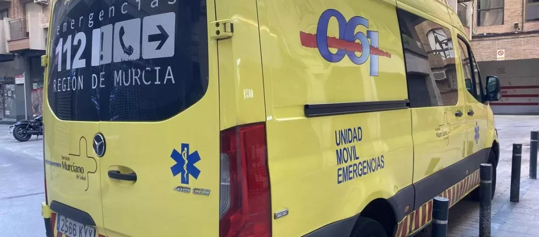 Fuego en un bar de Caravaca de la Cruz: Tres personas resultan heridas. Detalles del suceso y respuesta inmediata de los equipos de emergencia.