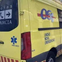 Fuego en un bar de Caravaca de la Cruz: Tres personas resultan heridas. Detalles del suceso y respuesta inmediata de los equipos de emergencia.