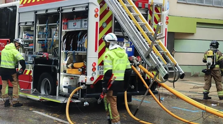 Fuego en una campana extractora moviliza a los bomberos en la avenida de la Constitución. Una llamada de atención sobre la seguridad en cocinas.