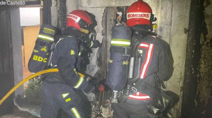 Incendio en hostal de Vinaròs (Castellón) moviliza a los bomberos de inmediato