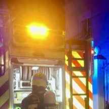 A punto de la tragedia en Paterna: rescatan a dos menores tras un angustioso incendio de madrugada.