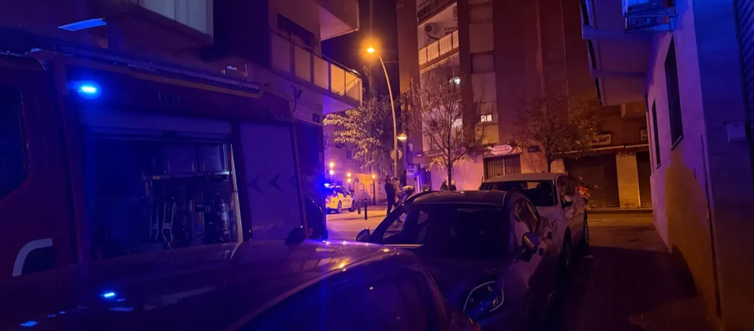 Intervención decisiva de un agente fuera de servicio ante un incendio doméstico en Badalona