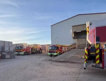 Ardua jornada en Yuncos: Los bomberos tardan más de 14 horas en sofocar el fuego en una cerámica
