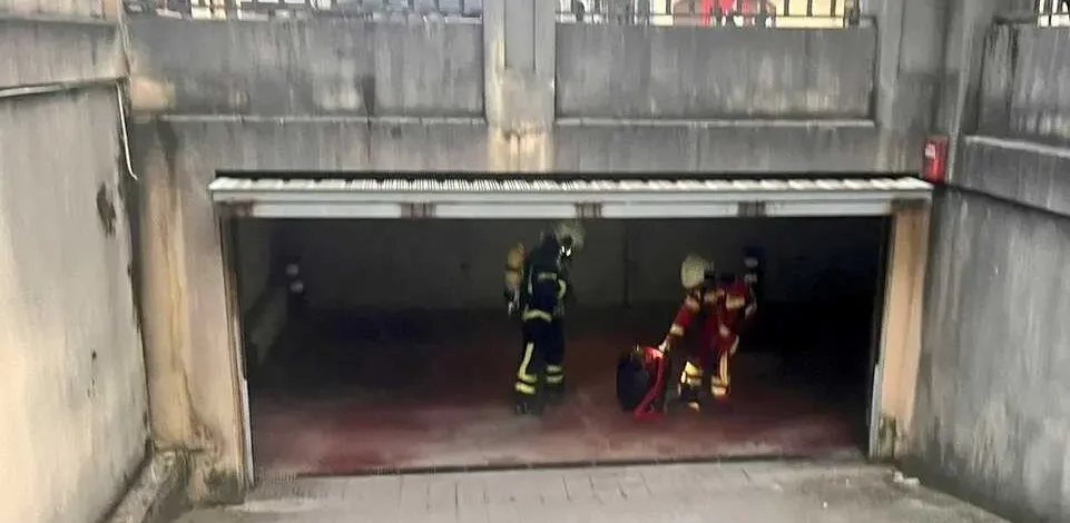 Incendio controlado en un garaje comunitario de Sarón: análisis técnico, prevención y seguridad