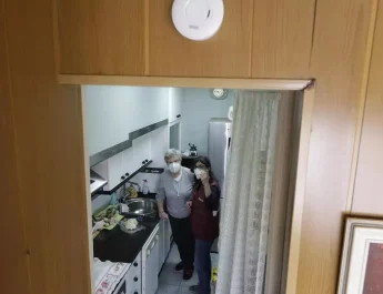 Instalación obligatoria en las casas de detectores de humo. Una medida urgente ante el aumento de incendios mortales en viviendas.