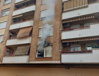 Incendio controlado en una vivienda de Reus y respuesta eficaz de los servicios de emergencia. Actuación inmediata ante un incendio doméstico