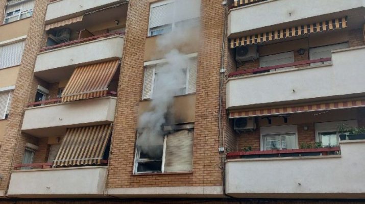 Incendio controlado en una vivienda de Reus y respuesta eficaz de los servicios de emergencia. Actuación inmediata ante un incendio doméstico