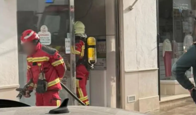 Freidora provoca incendio en asador de pollos de Osuna y activa a los bomberos