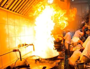 Extinción automática para cocinas en Badalona. Seguridad profesional y continuidad operativa en cocinas industriales.