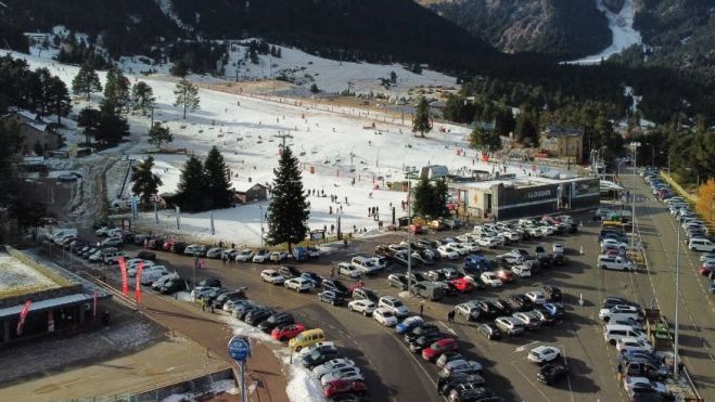 Evacuación urgente en un hotel de La Molina tras un incendio en plena madrugada