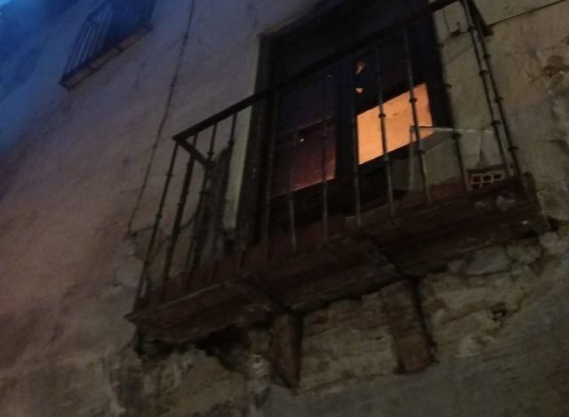 Incendio en vivienda ocupada de Toledo deja un afectado leve y un inmueble precintado