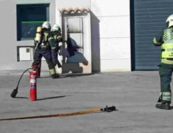 Fuego en un polígono industrial de Tudela obliga a intervenir antes de la llegada de bomberos