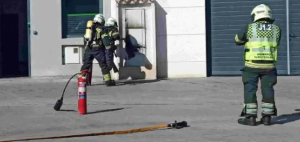 Fuego en un polígono industrial de Tudela obliga a intervenir antes de la llegada de bomberos