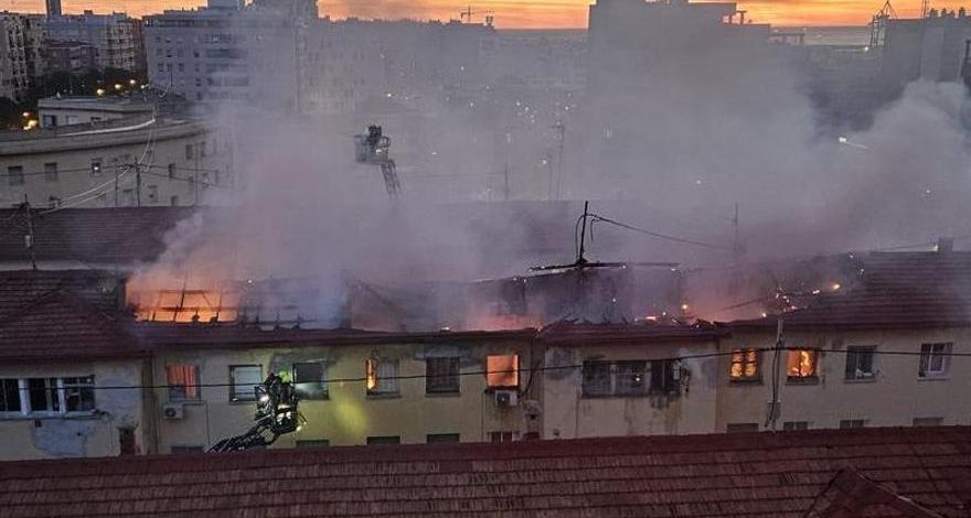 Incendio en Alicante obliga al desalojo de 25 familias y deja 10 intoxicados por humo