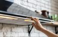 El error silencioso al usar la campana extractora que puede llenar toda la casa de olores. Claves profesionales para una ventilación