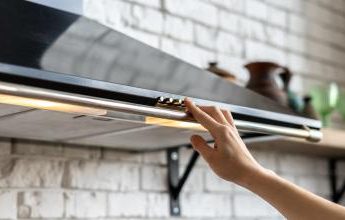 El error silencioso al usar la campana extractora que puede llenar toda la casa de olores. Claves profesionales para una ventilación