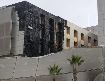 Plazo de 45 días para una solución integral en la fachada del Hospital Santa Lucía de Cartagena. Urbanismo fija exigencias técnicas