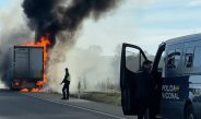 Aparatoso incendio de camión en la A-6 provoca circulación lenta entre San Esteban del Molar y Cerecinos de Campos. Intervención urgente