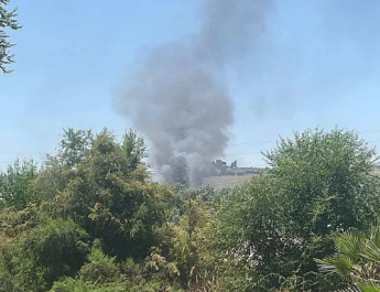 Un incendio en una nave en Cantillana fuerza la evacuación de una residencia de ancianos